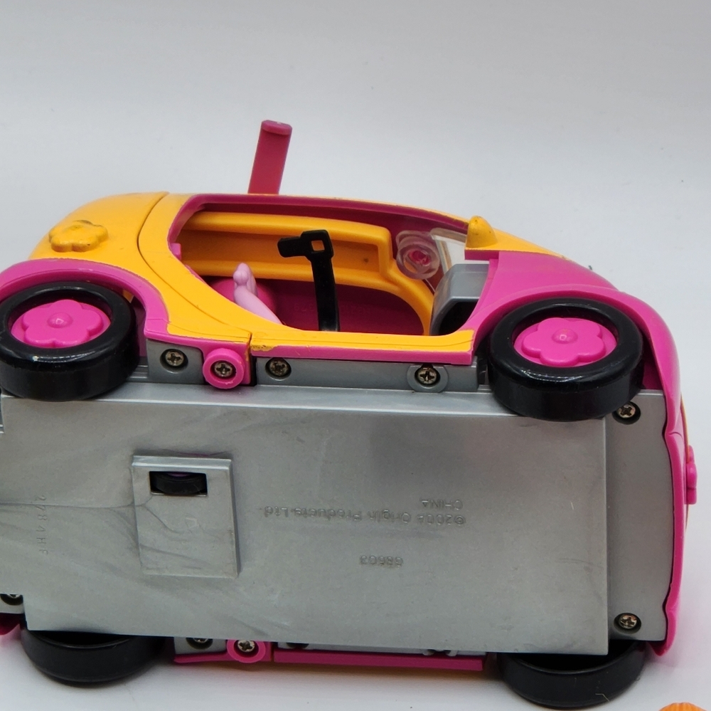 Polly Pocket Doll Lot With Clothing Car Vehicle Accessories - Picture 6 of 6